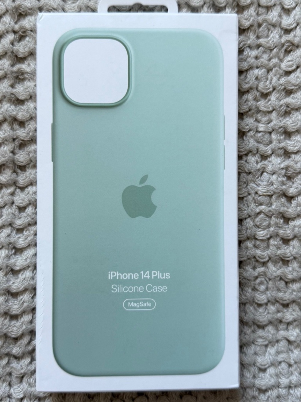 NWT iPhone 14 Plus case in green